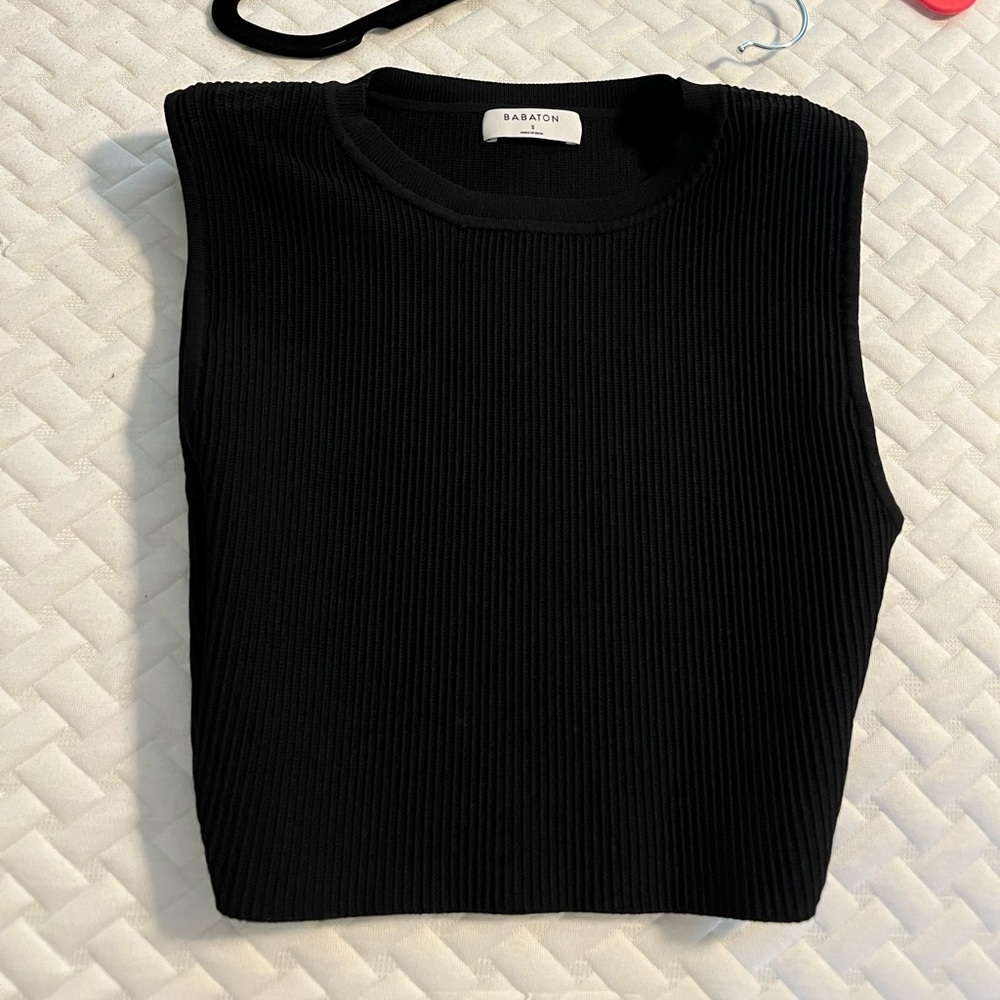 BLACK ARITZIA BABATON CROP TOP